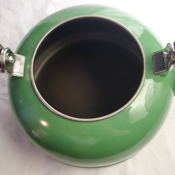 Le Creuset Enamel On Steel Whistling Tea Kettle 1.7 qt. Forest Green - Picture 2 of 6